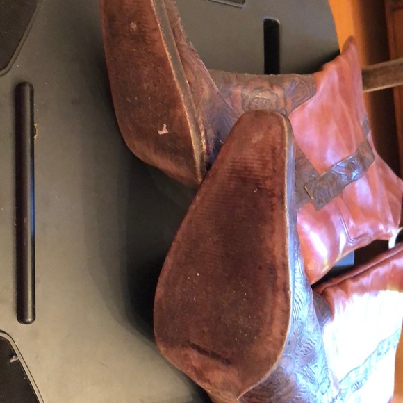 Boots - Picture 3 of 6